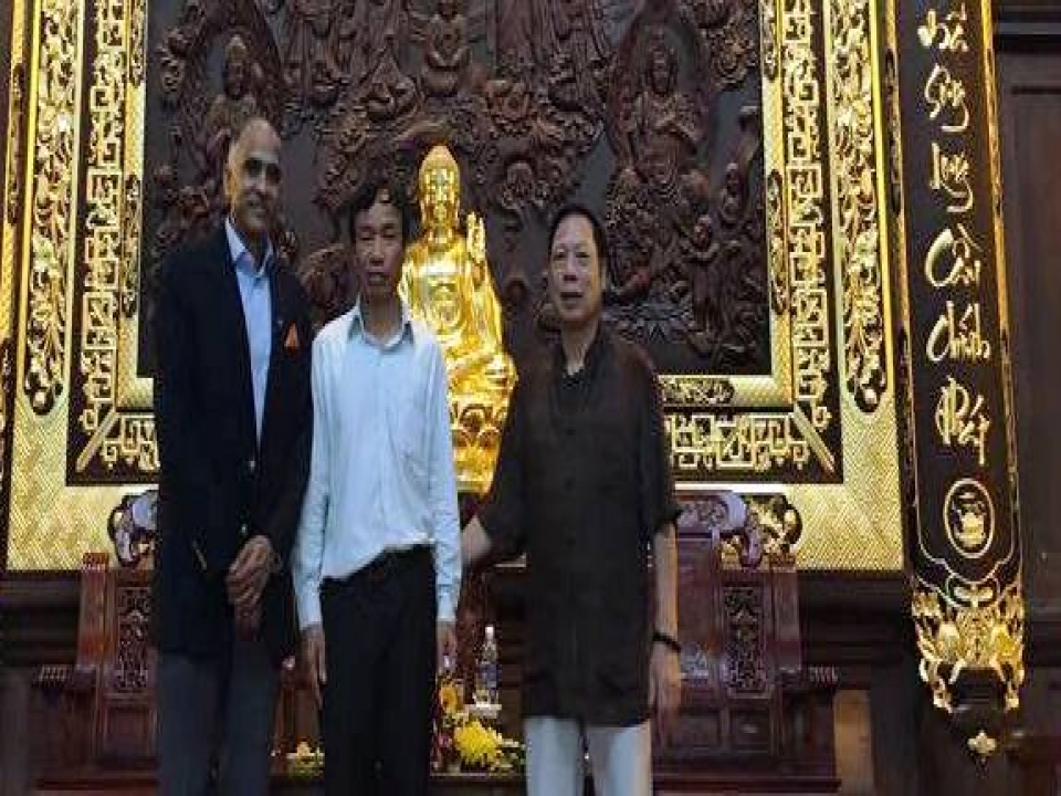 Ambassador visits Bai Dinh Pagoda